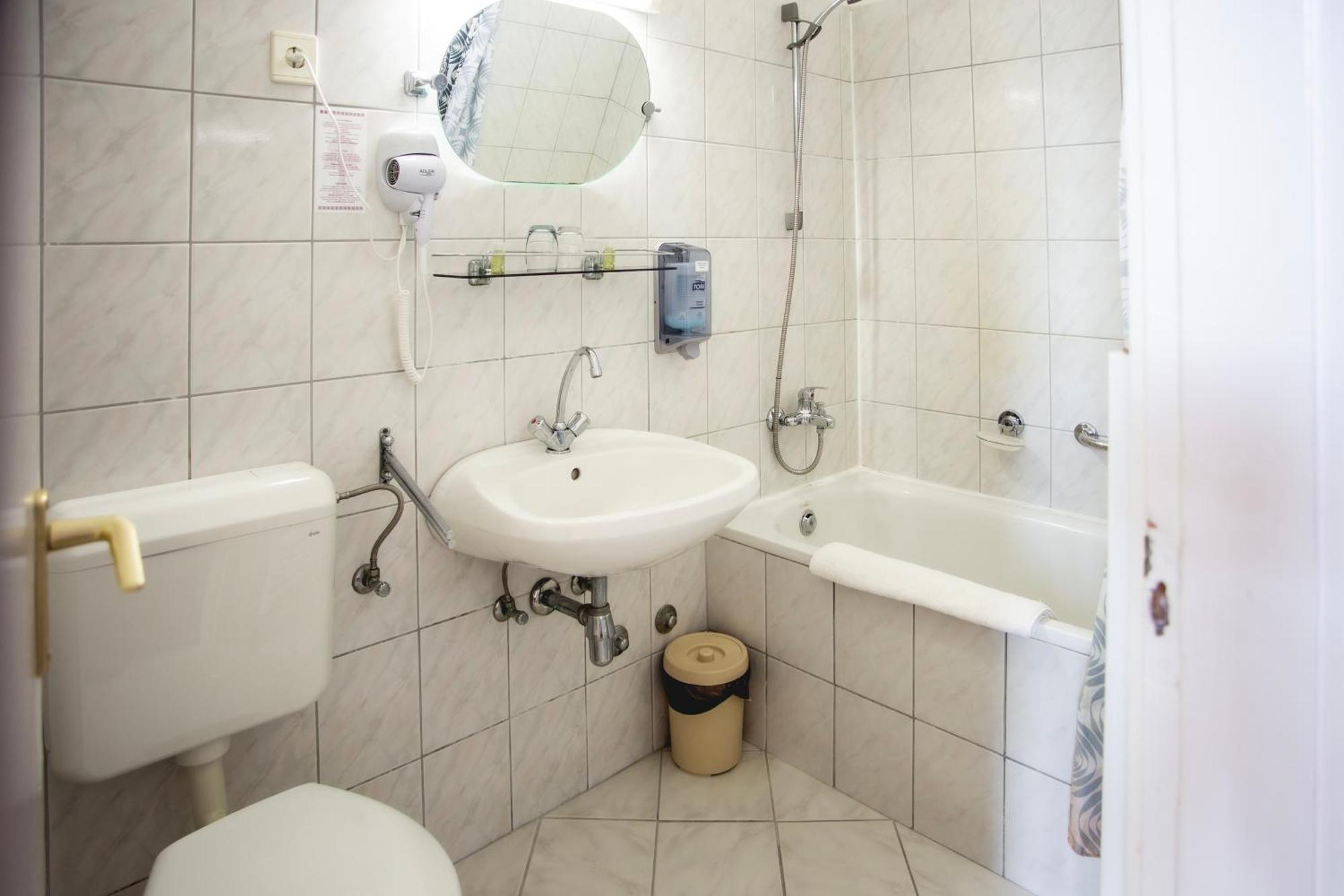 Hotel Kapos Kaposvar Bagian luar foto