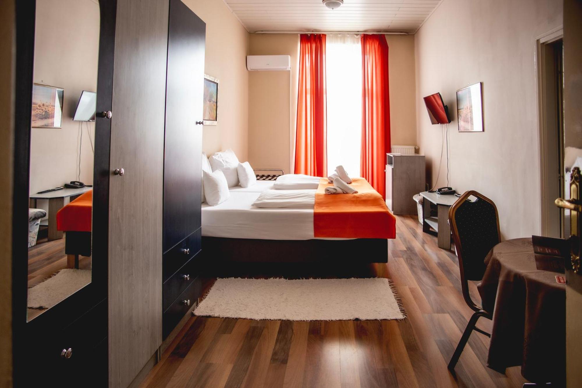 Hotel Kapos Kaposvar Bagian luar foto
