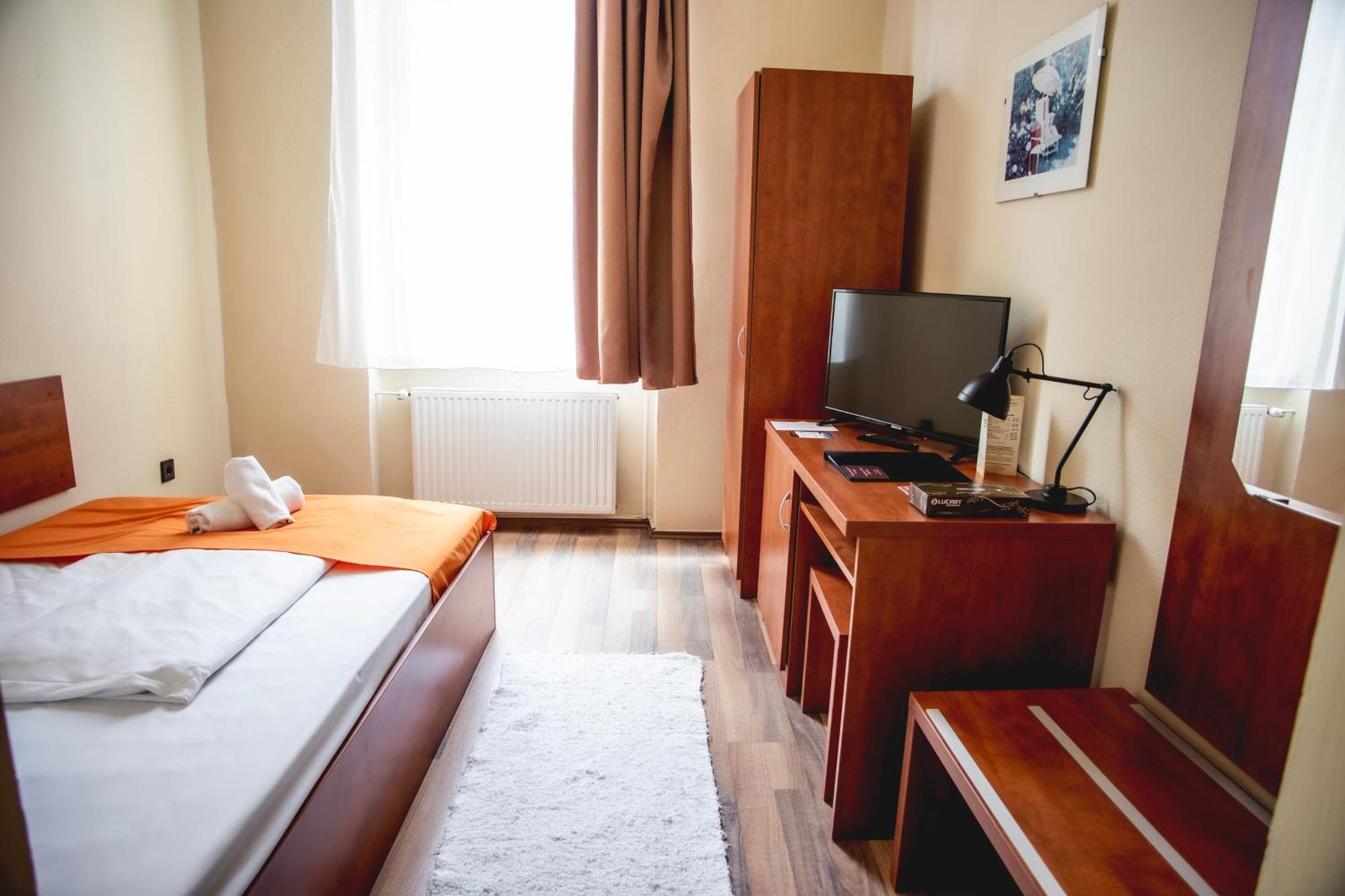 Hotel Kapos Kaposvar Bagian luar foto