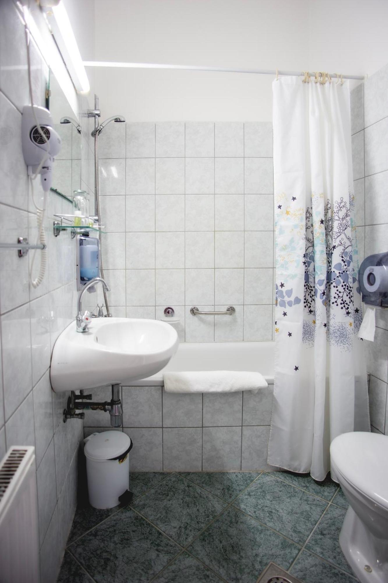 Hotel Kapos Kaposvar Bagian luar foto