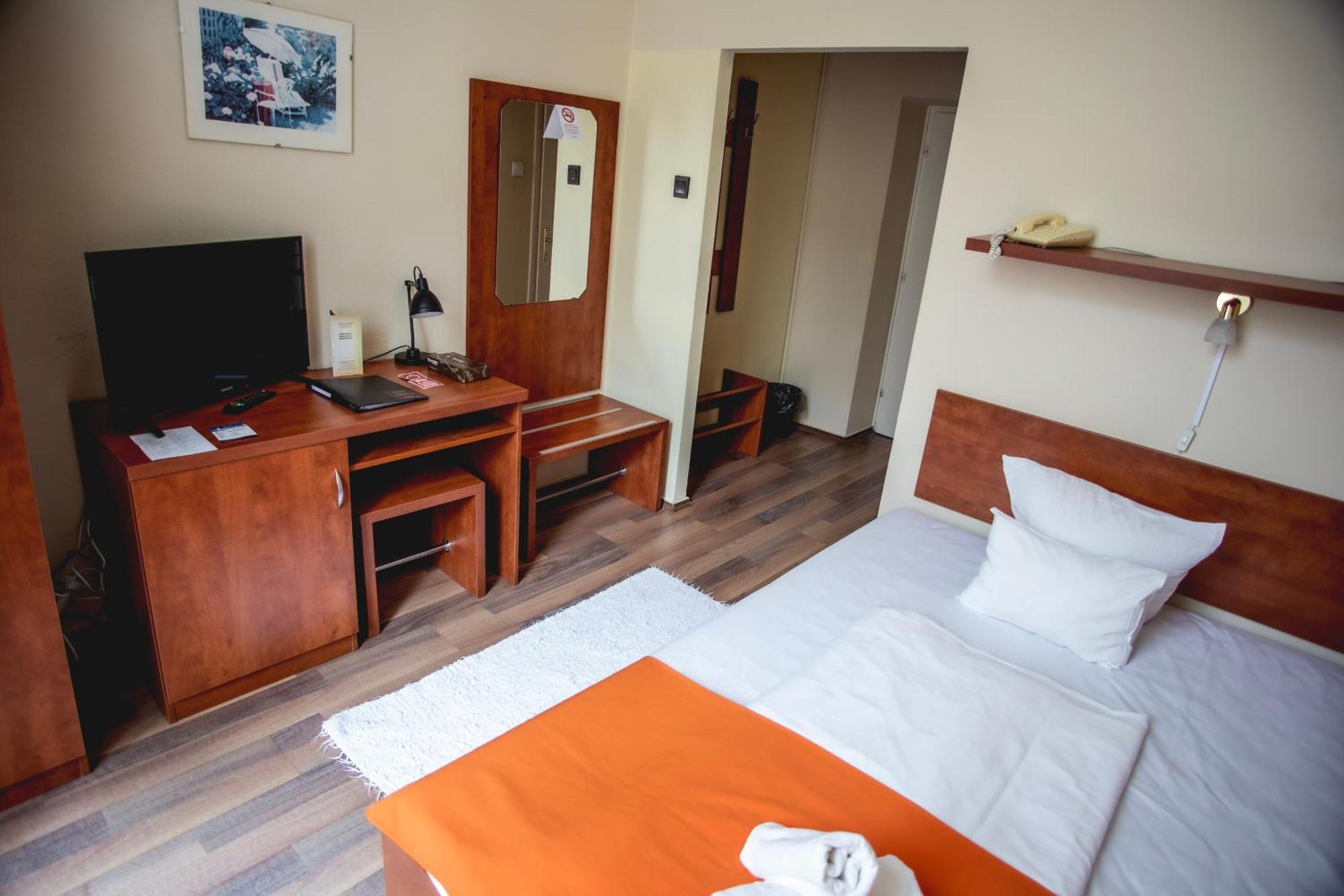 Hotel Kapos Kaposvar Bagian luar foto