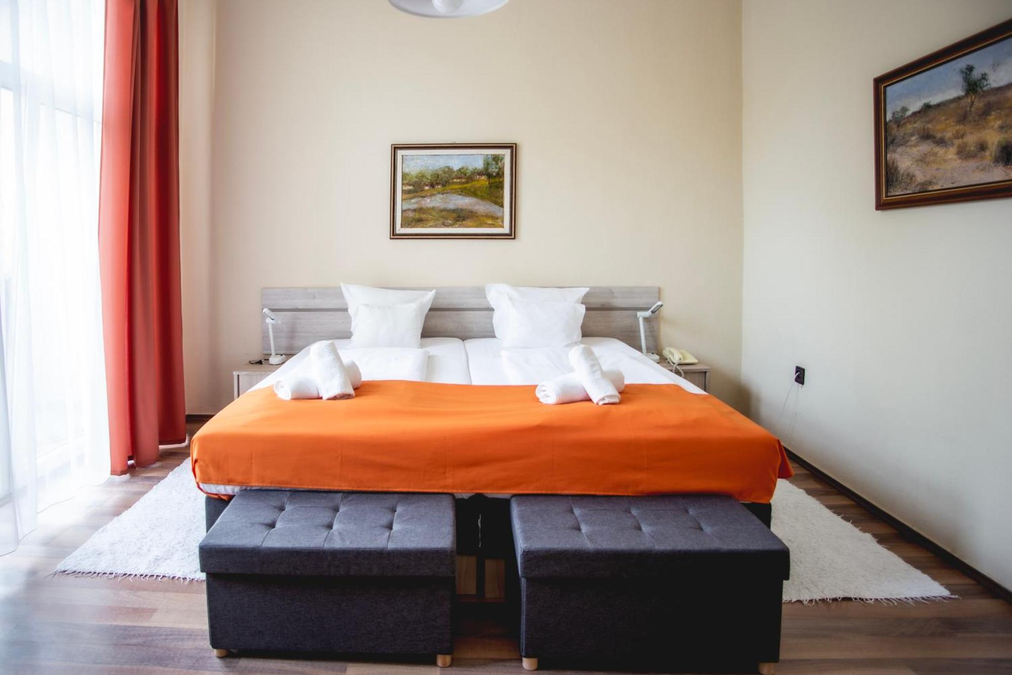 Hotel Kapos Kaposvar Bagian luar foto