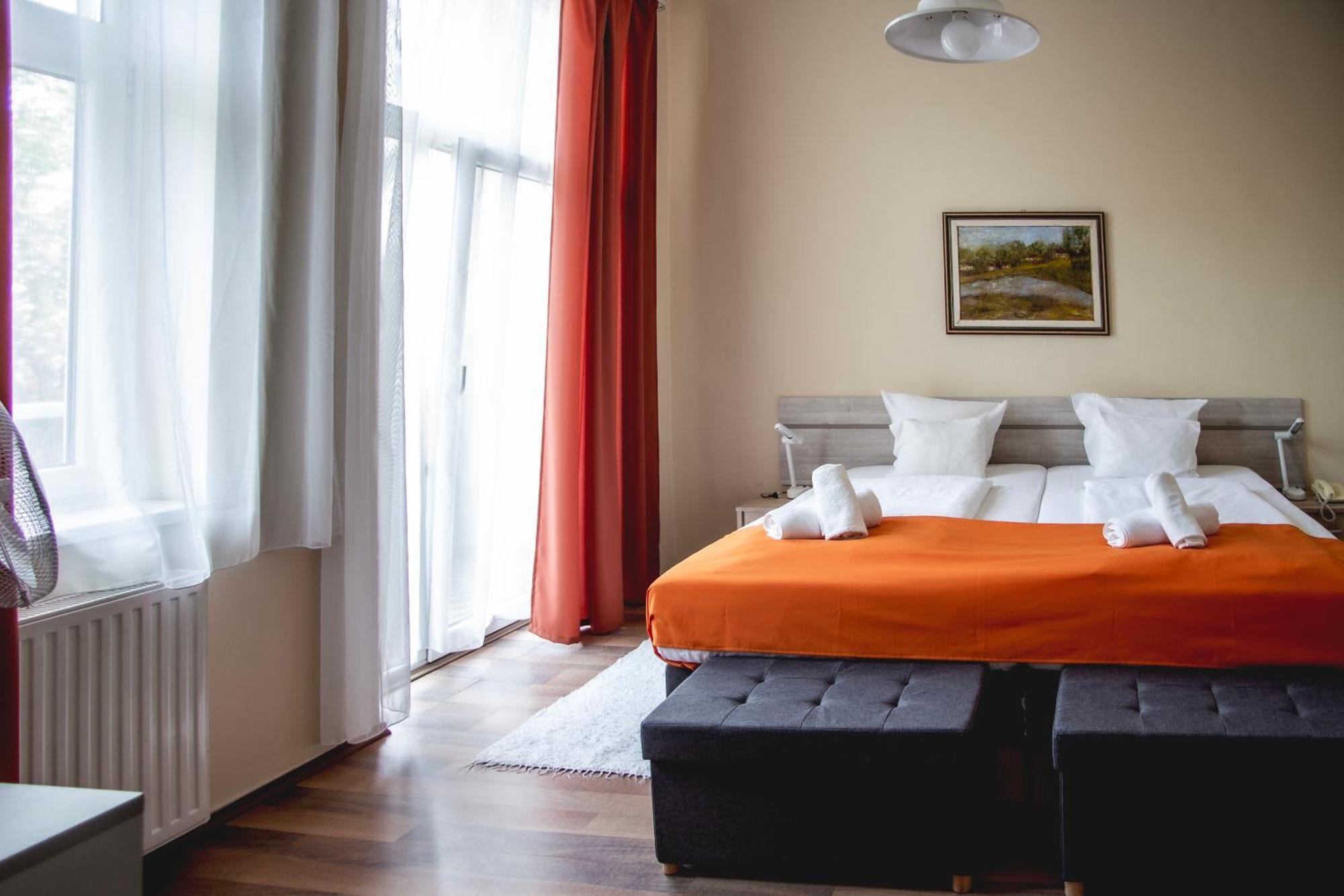 Hotel Kapos Kaposvar Bagian luar foto