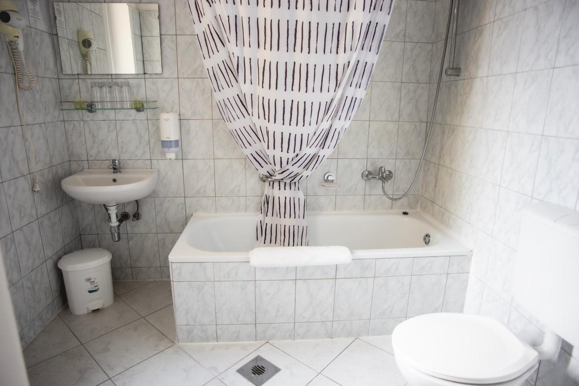 Hotel Kapos Kaposvar Bagian luar foto